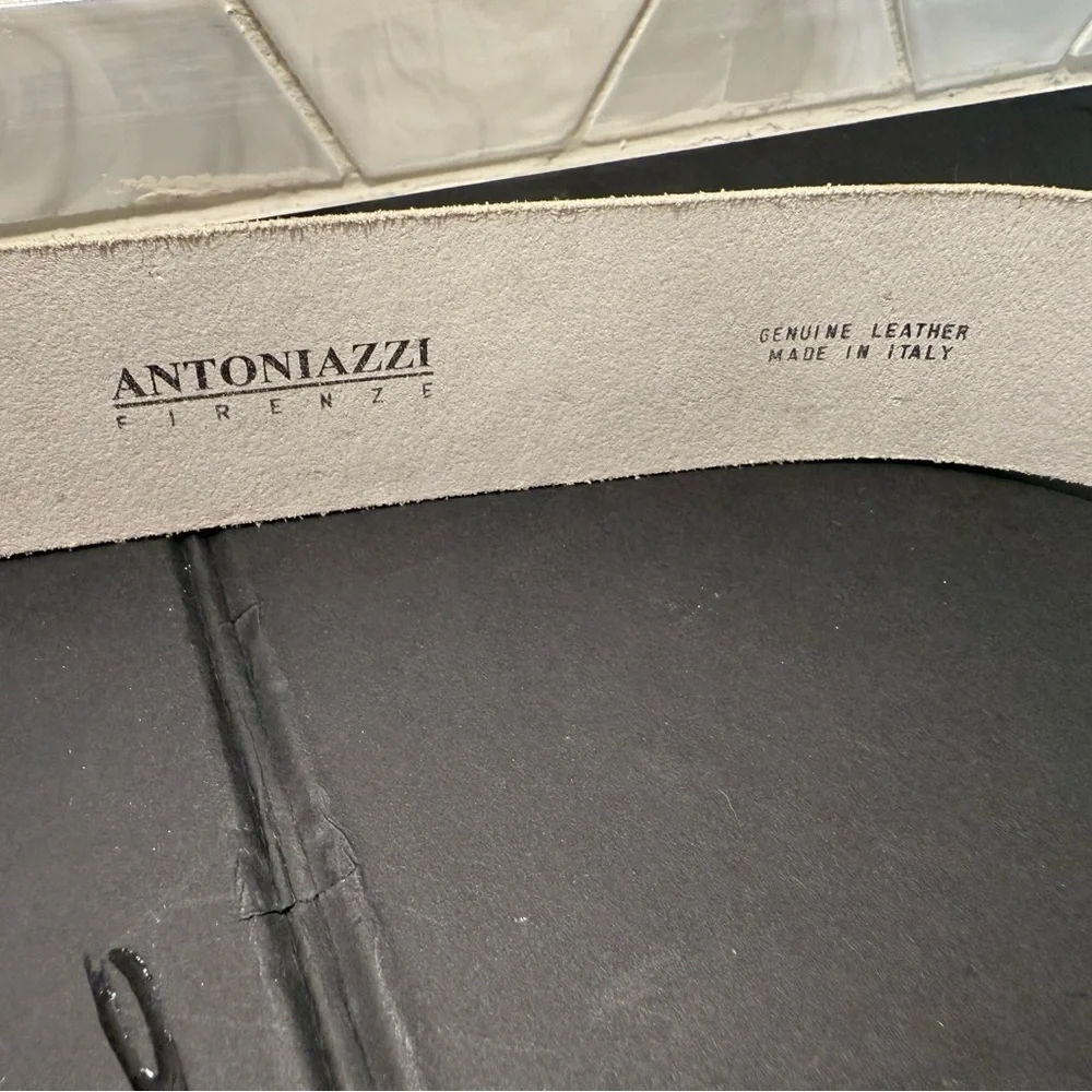 ANTONIAZZI FIRENZE ITALY White Leather Loop Ring Belt Silver Links Chic Stylish